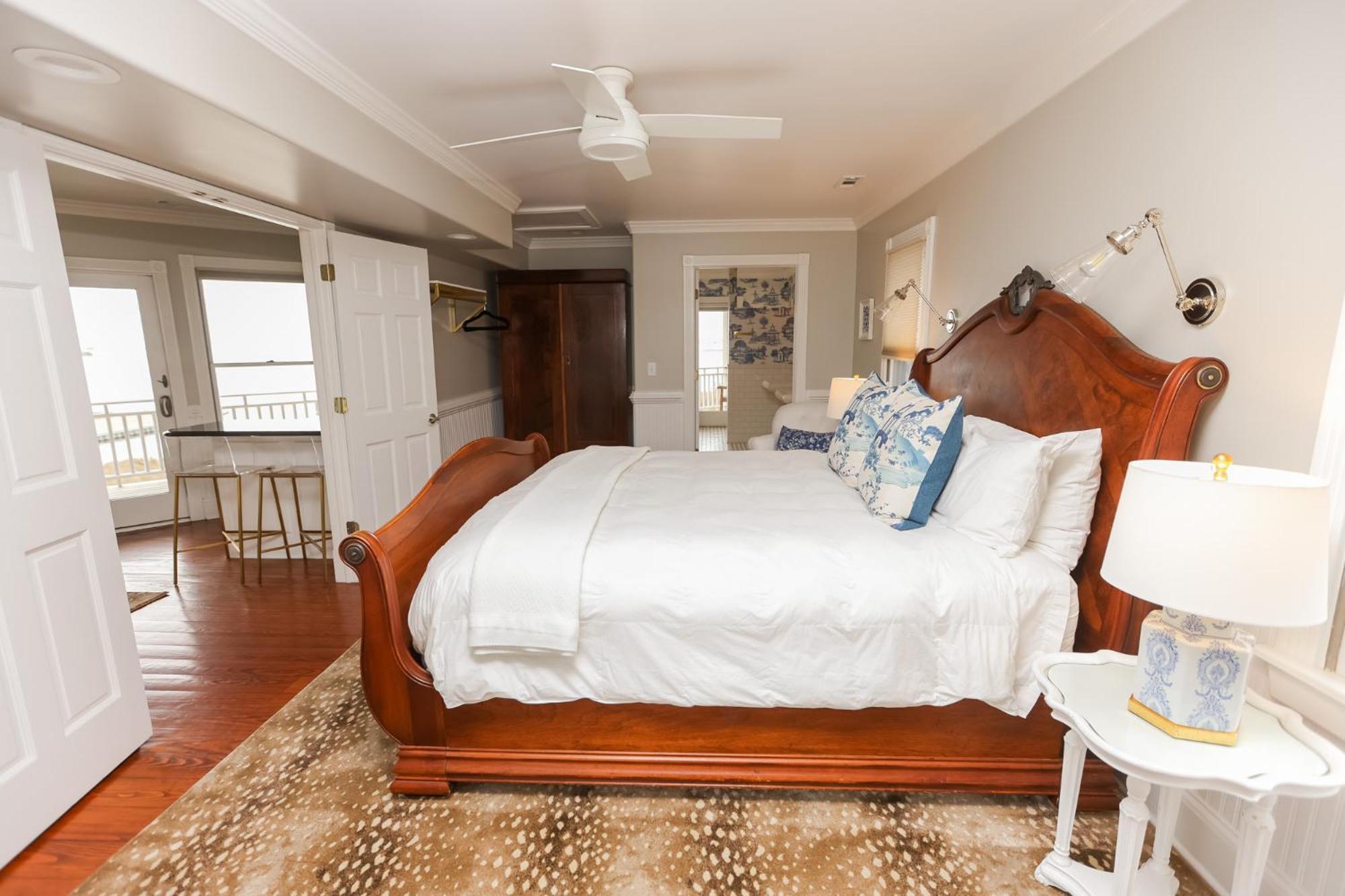 The Burrus House Inn Waterfront Suites Manteo Rom bilde