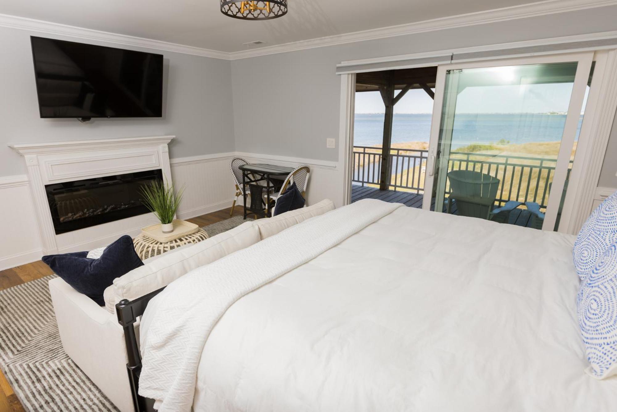 The Burrus House Inn Waterfront Suites Manteo Rom bilde